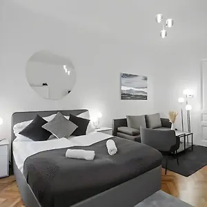 Apartment, Central, 2 Min To U1 Keplerplatz, Monthly Only Apartmán Vídeň